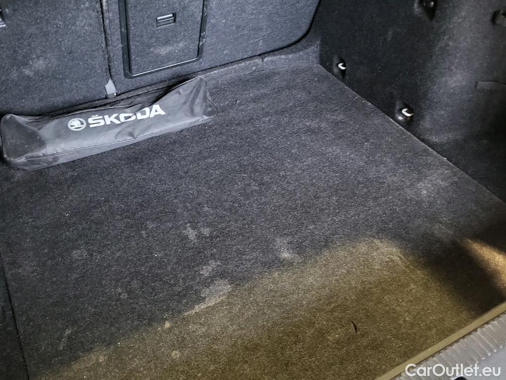  Skoda  Octavia SKODA  / 2016 / 5P / familiar Combi 1.6 TDI CR 85KW (115CV) Ambition #17