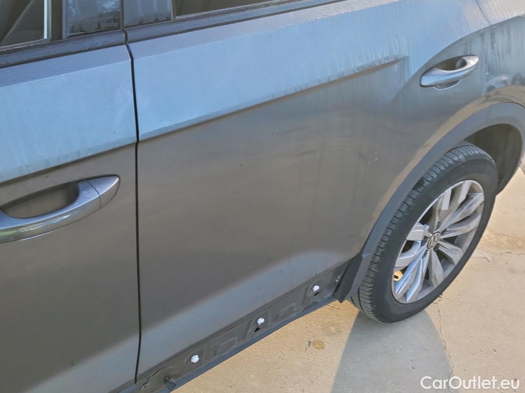  Volkswagen  T-ROC VOLKSWAGEN  / 2017 / 5P / todoterreno Advance 2.0 TDI 110kW (150CV) DSG (AC2) #9