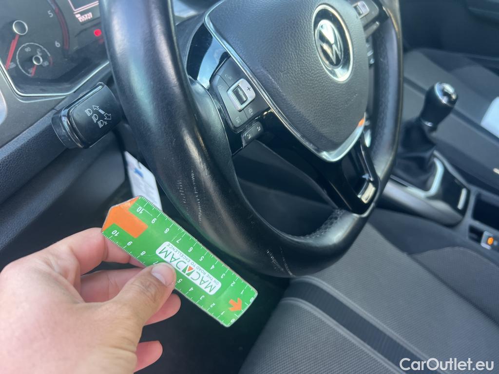  Volkswagen  T-ROC VOLKSWAGEN  / 2017 / 5P / todoterreno Advance 1.6 TDI 85kW (115CV) #18