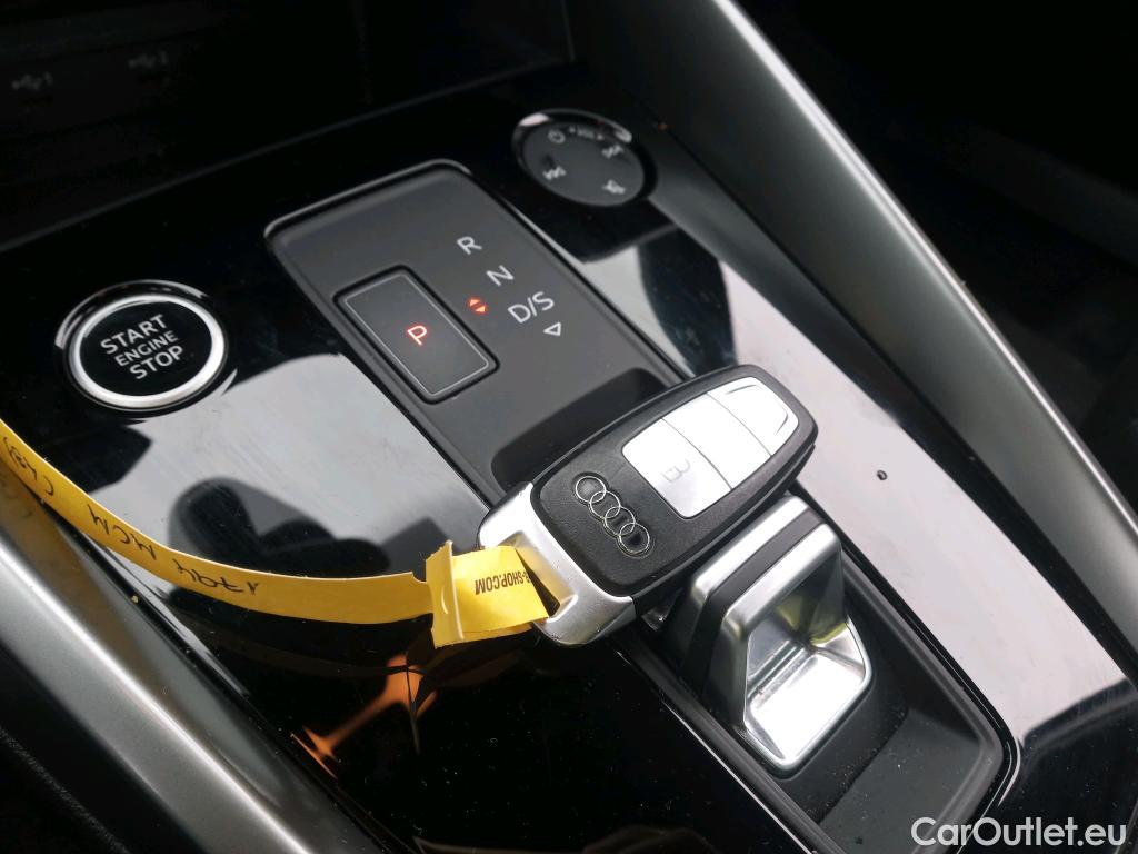  Audi  A3 AUDI  / 2020 / 5P / berlina con portón Sportback 30 TFSI 81kW (110CV) S tronic #2