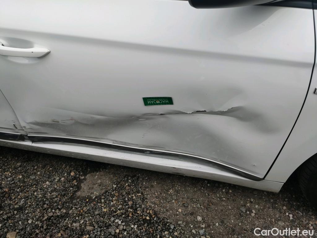  Hyundai   Ioniq HYUNDAI / 2019 / 5P / berlina con portón 1.6 GDI HEV Klass DT #1