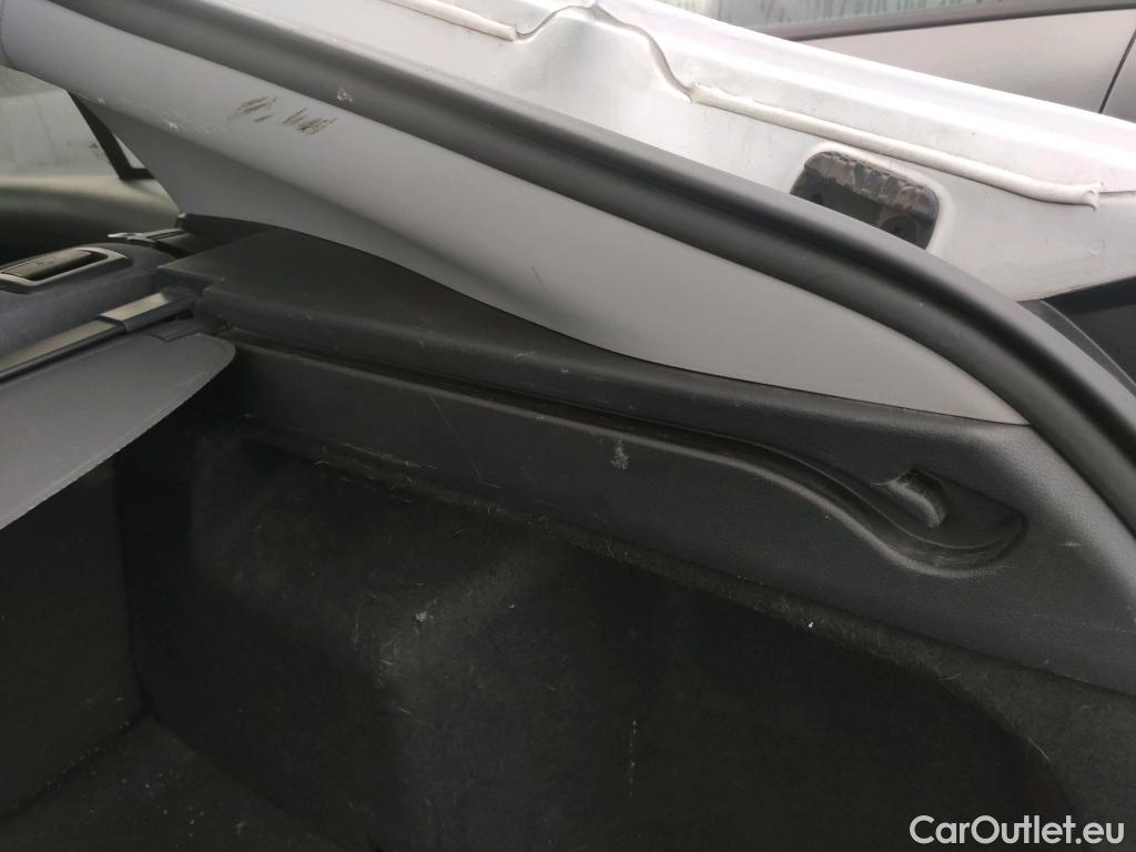  Hyundai   Ioniq HYUNDAI / 2019 / 5P / berlina con portón 1.6 GDI HEV Klass DT #18