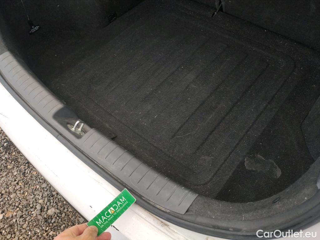  Hyundai   Ioniq HYUNDAI / 2019 / 5P / berlina con portón 1.6 GDI HEV Klass DT #22