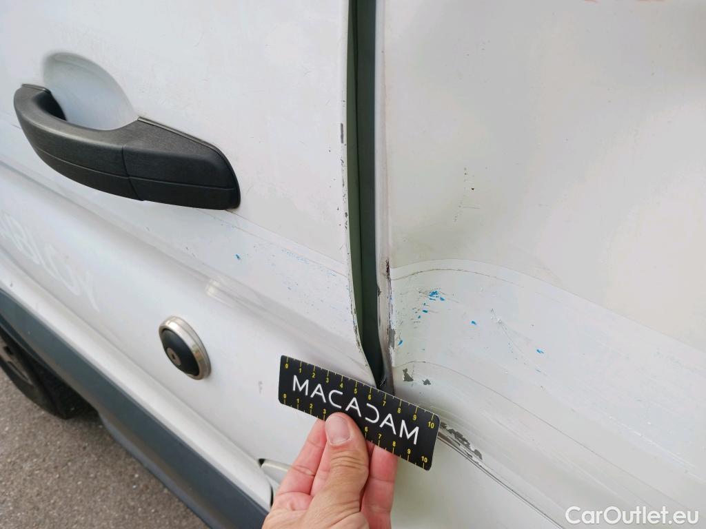  Ford  Transit FORD  / 2013 / 4P / furgón 350 96kW L2H2 Van Trend Delantera #29