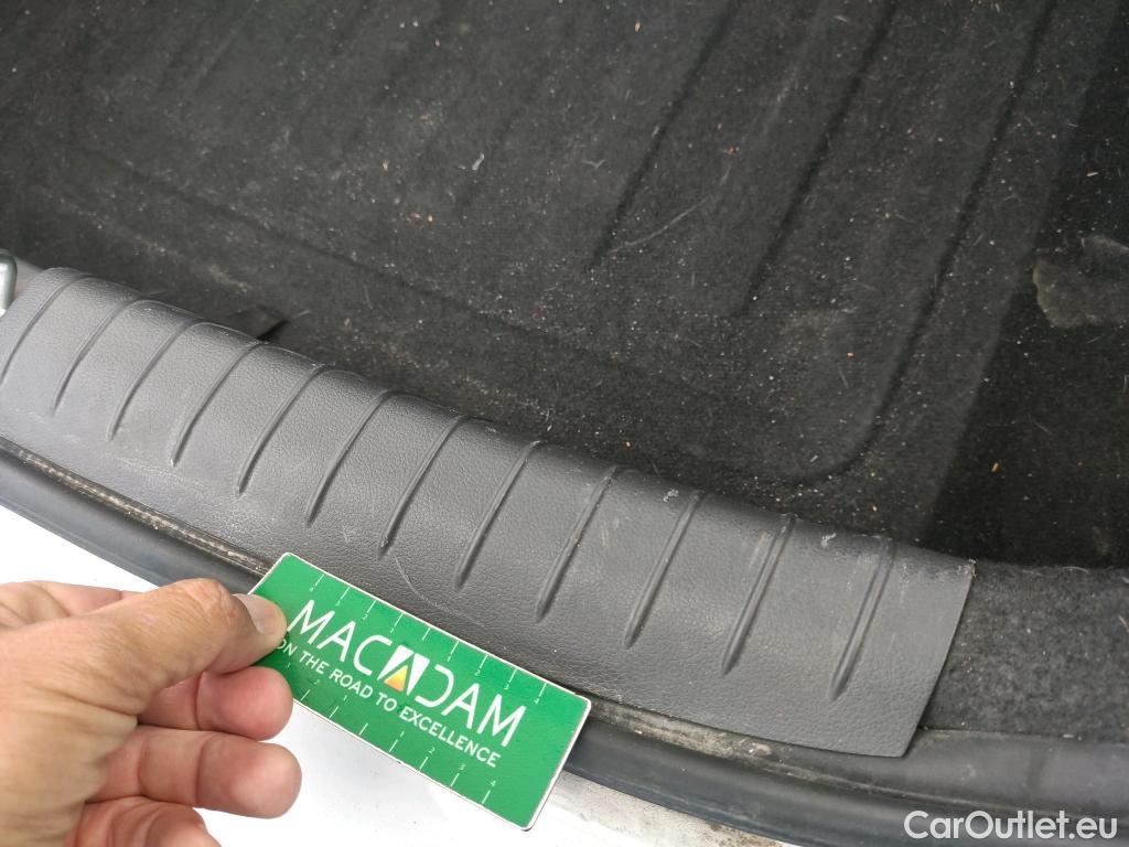  Hyundai   Ioniq HYUNDAI / 2019 / 5P / berlina con portón 1.6 GDI HEV Klass DT #23