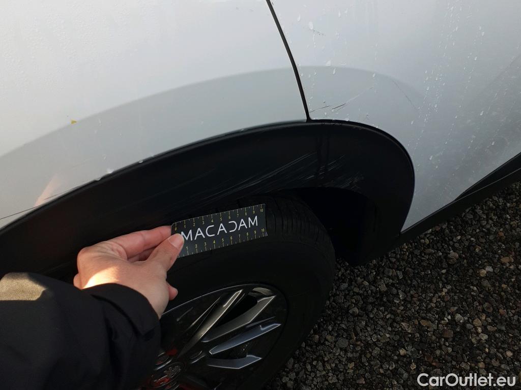  Peugeot  2008 PEUGEOT  / 2019 / 5P / todoterreno Active Pack BlueHDI 81kW (110CV) #34