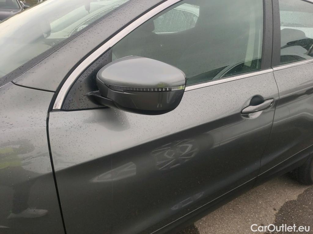  Nissan  Qashqai NISSAN  / 2017 / 5P / todoterreno DIG-T 103 kW (140 CV) E6D ACENTA #3