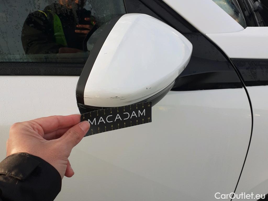  Peugeot  2008 PEUGEOT  / 2019 / 5P / todoterreno Active Pack BlueHDI 81kW (110CV) #26