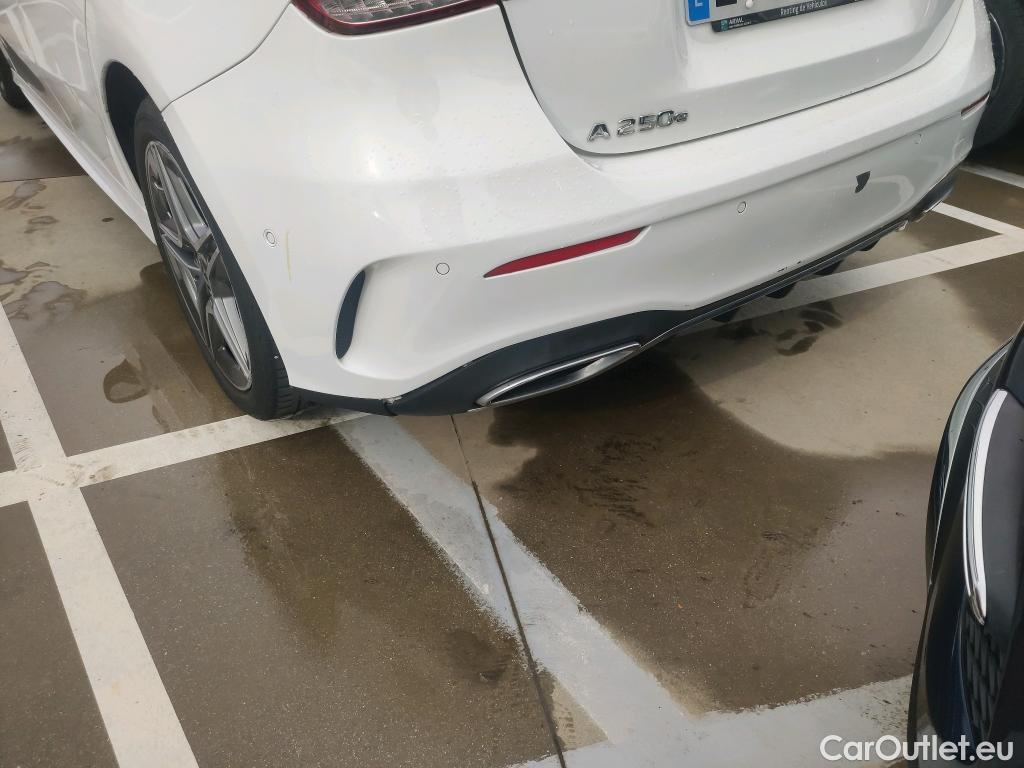  Mercedes  A-Klasse MERCEDES-BENZ Clase A / 2018 / 5P / berlina con portón A 250 e #22