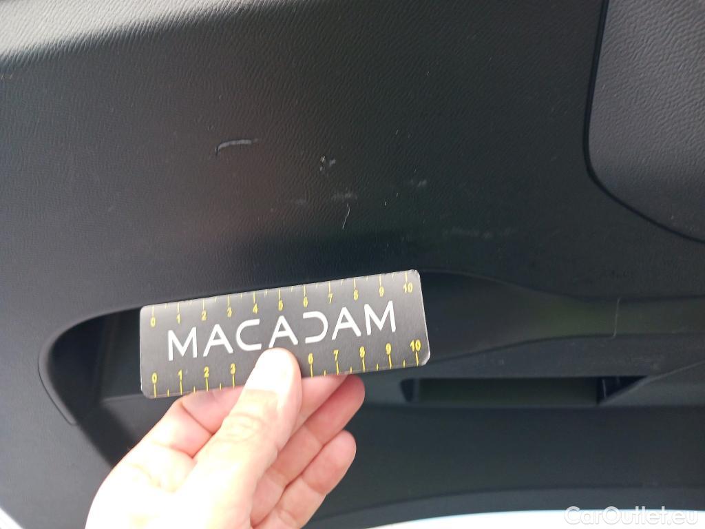  Peugeot  2008 PEUGEOT  / 2019 / 5P / todoterreno Allure BlueHDI 130 S&S EAT8 #25