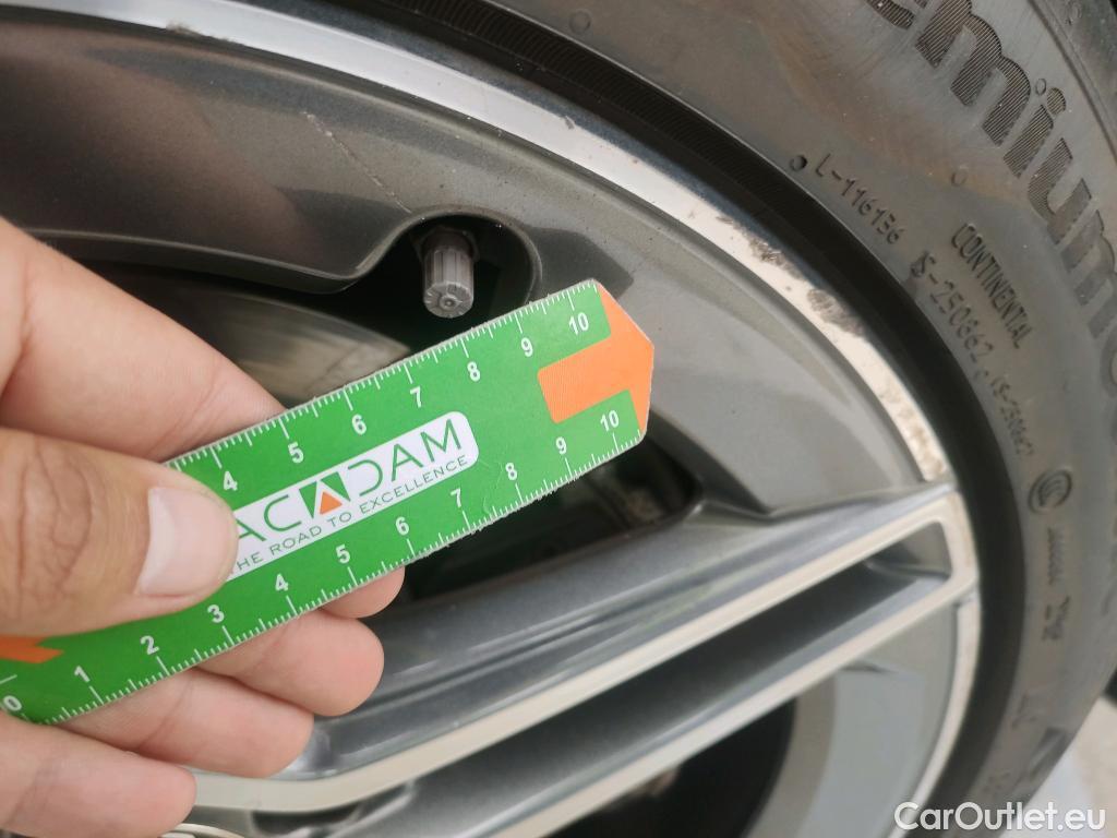  Mercedes  A-Klasse MERCEDES-BENZ Clase A / 2018 / 5P / berlina con portón A 250 e #8