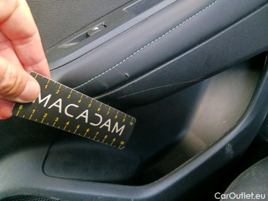  Peugeot  2008 PEUGEOT  / 2019 / 5P / todoterreno Allure BlueHDI 130 S&S EAT8 #14