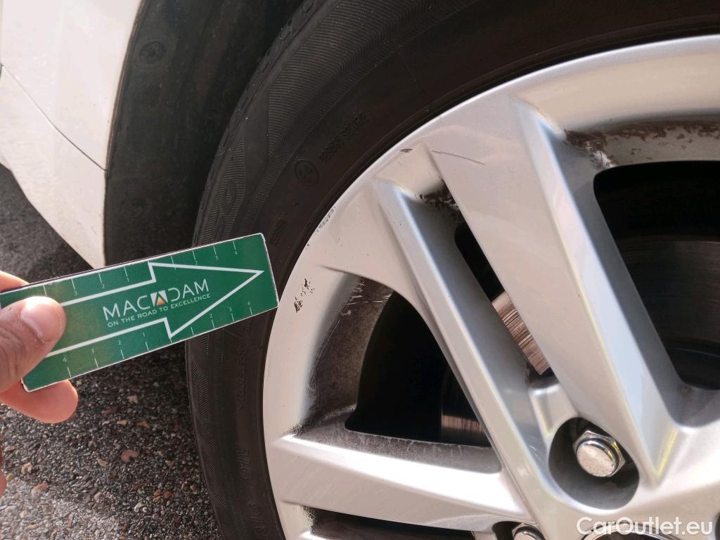  Toyota  Corolla TOYOTA  1.8 125H ACTIVE TECH E-CVT #17