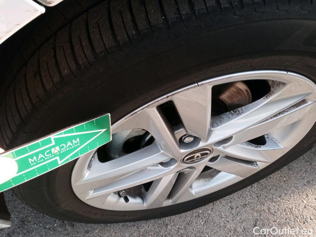  Toyota  Corolla TOYOTA  1.8 125H ACTIVE TECH E-CVT #3