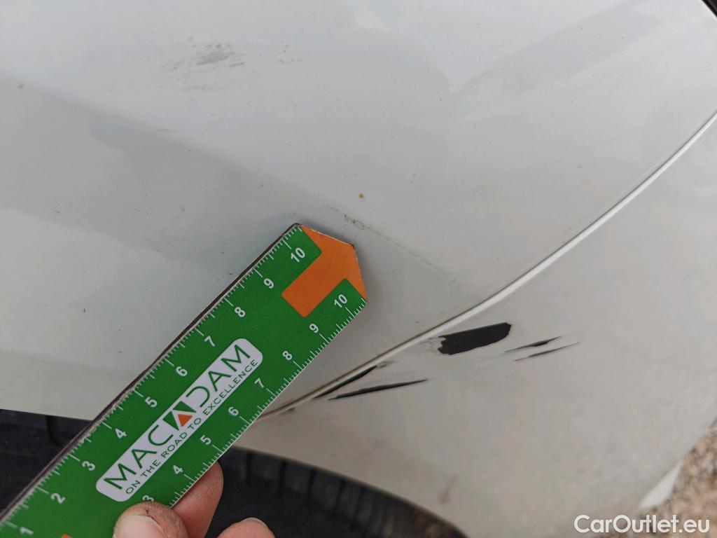  Peugeot  208 PEUGEOT  / 2019 / 5P / berlina con portón BlueHDi 73kW (100CV) Active Pack (AC) #39