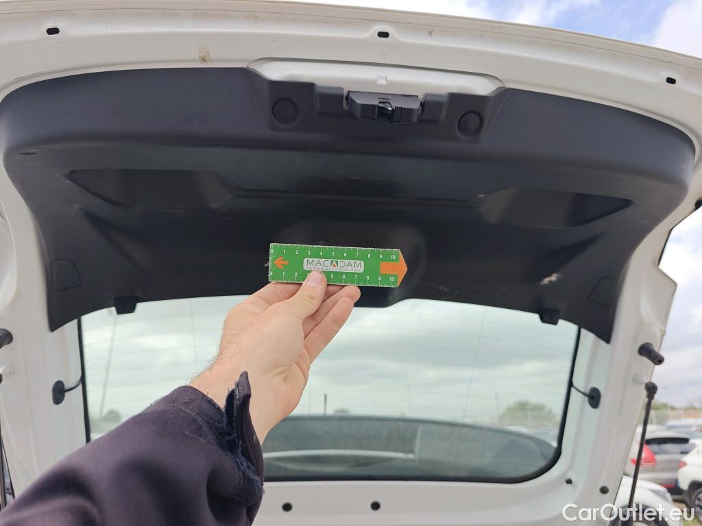  Peugeot  208 PEUGEOT  / 2019 / 5P / berlina con portón BlueHDi 73kW (100CV) Active Pack (AC) #12