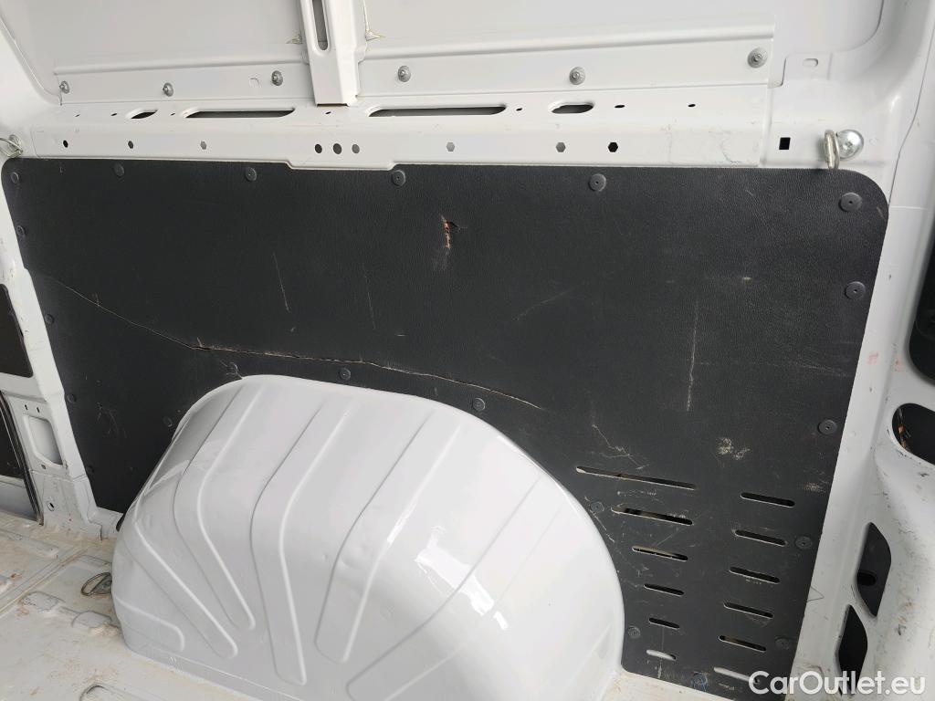  Opel  Movano OPEL  / 2021 / 4P / Furgón Base L2H2 3.5T 2.2 BHDi 88kW #23