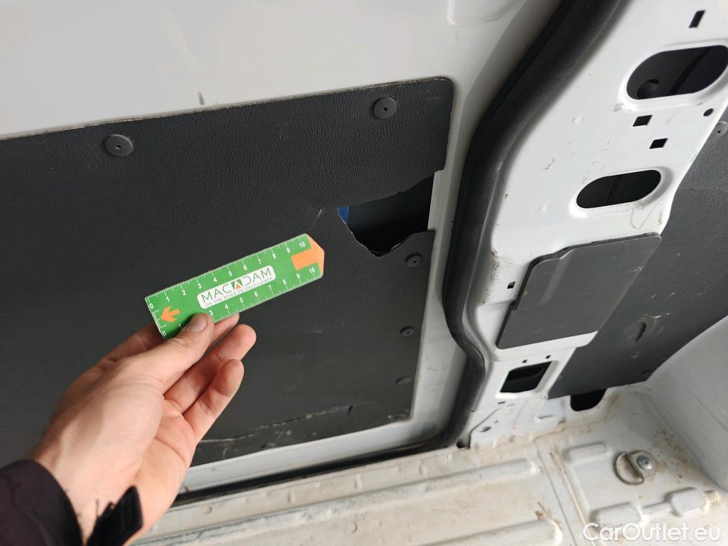  Opel  Movano OPEL  / 2021 / 4P / Furgón Base L2H2 3.5T 2.2 BHDi 88kW #17