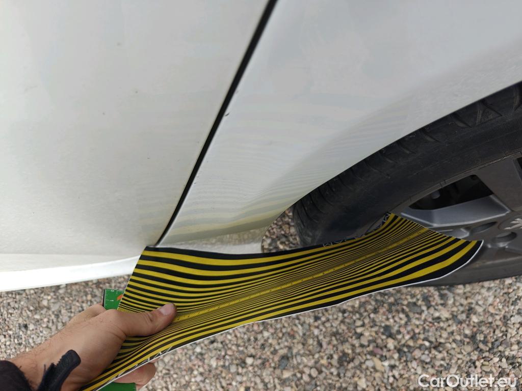  Peugeot  208 PEUGEOT  / 2019 / 5P / berlina con portón BlueHDi 73kW (100CV) Active Pack (AC) #28