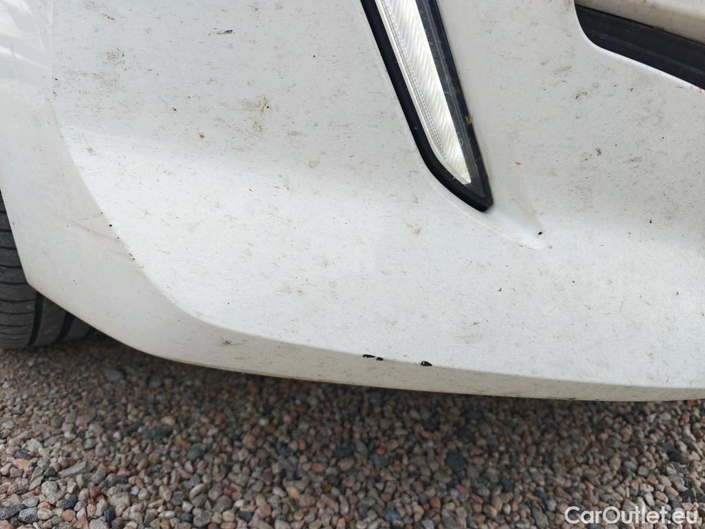  Peugeot  208 PEUGEOT  / 2019 / 5P / berlina con portón BlueHDi 73kW (100CV) Active Pack (AC) #21