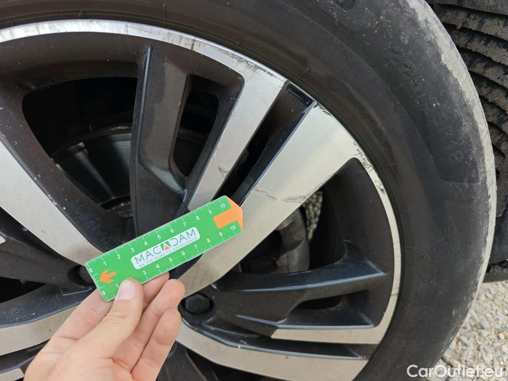  Peugeot  5008 PEUGEOT  / 2020 / 5P / todoterreno 1.5 BlueHDi 96kW S&S GT EAT8 #9