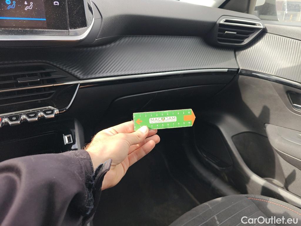  Peugeot  208 PEUGEOT  / 2019 / 5P / berlina con portón BlueHDi 73kW (100CV) Active Pack (AC) #14