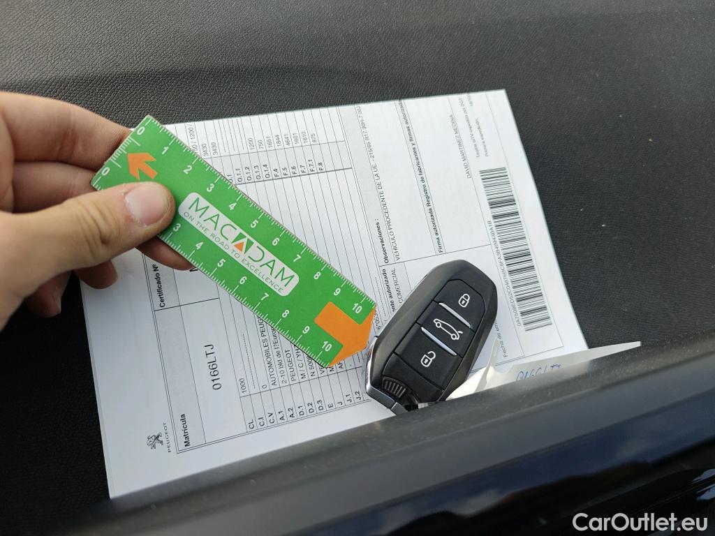  Peugeot  5008 PEUGEOT  / 2020 / 5P / todoterreno 1.5 BlueHDi 96kW S&S GT EAT8 #2