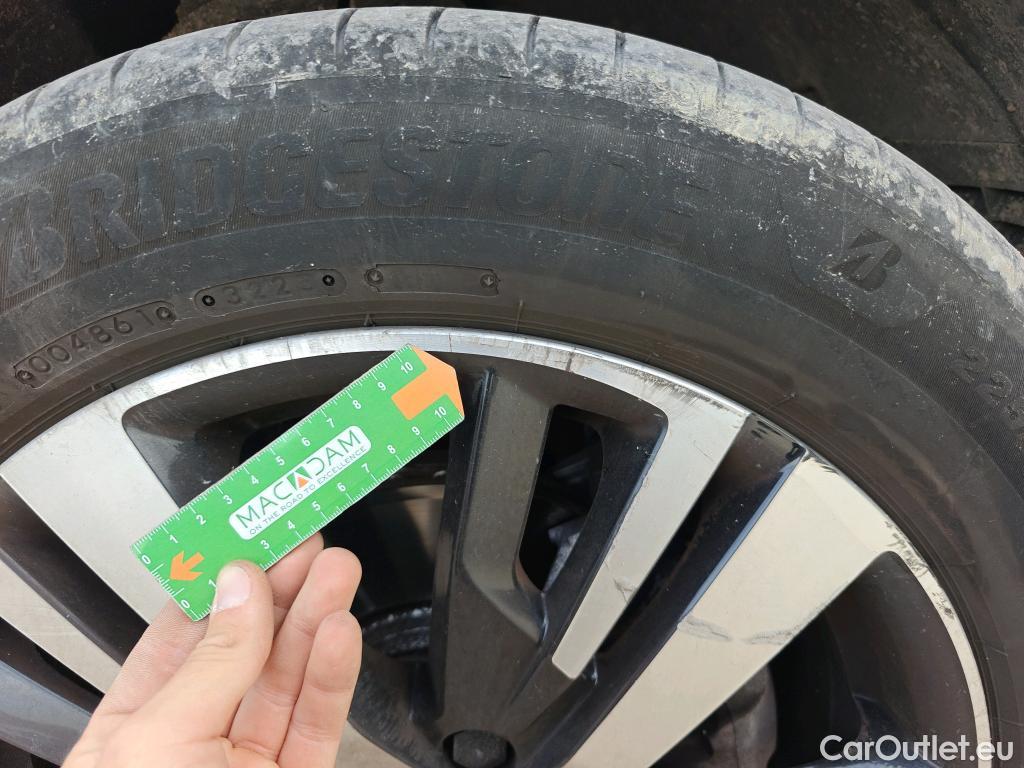  Peugeot  5008 PEUGEOT  / 2020 / 5P / todoterreno 1.5 BlueHDi 96kW S&S GT EAT8 #10