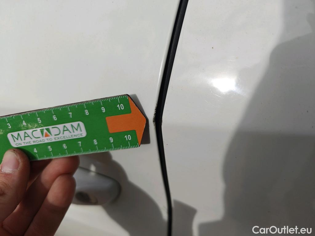  Peugeot  208 PEUGEOT  / 2019 / 5P / berlina con portón BlueHDi 73kW (100CV) Active Pack (AC) #34