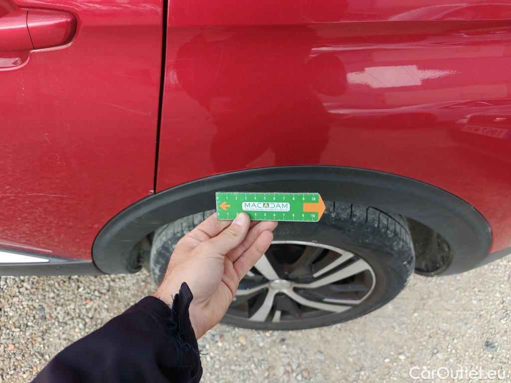  Peugeot  5008 PEUGEOT  / 2020 / 5P / todoterreno 1.5 BlueHDi 96kW S&S GT EAT8 #39