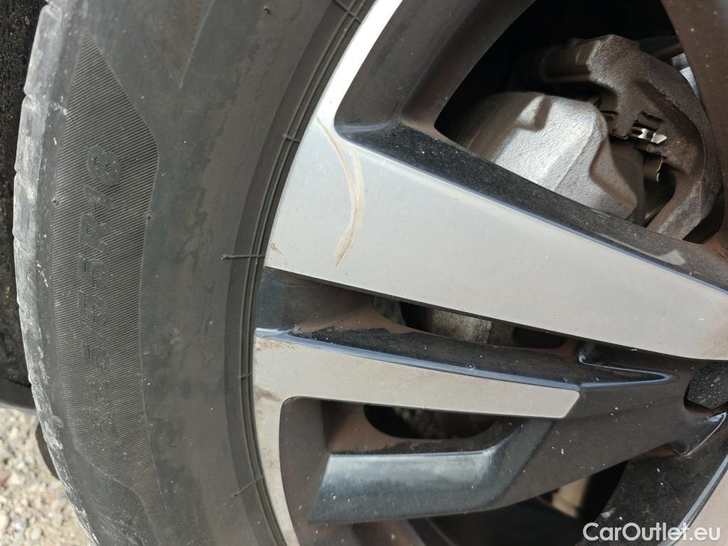  Peugeot  5008 PEUGEOT  / 2020 / 5P / todoterreno 1.5 BlueHDi 96kW S&S GT EAT8 #13