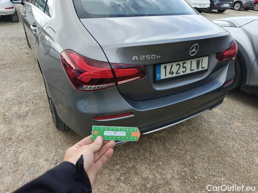  Mercedes  A-Klasse MERCEDES-BENZ Clase A / 2018 / 4P / sedán Sedán A 250 e #25
