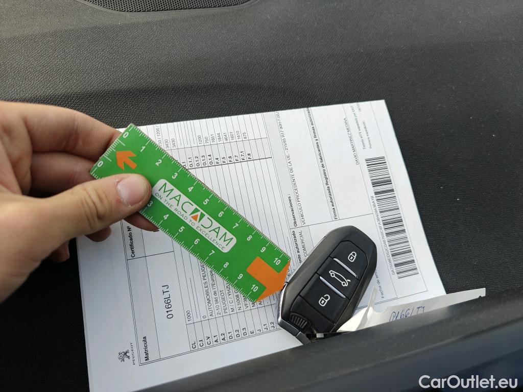  Peugeot  5008 PEUGEOT  / 2020 / 5P / todoterreno 1.5 BlueHDi 96kW S&S GT EAT8 #1