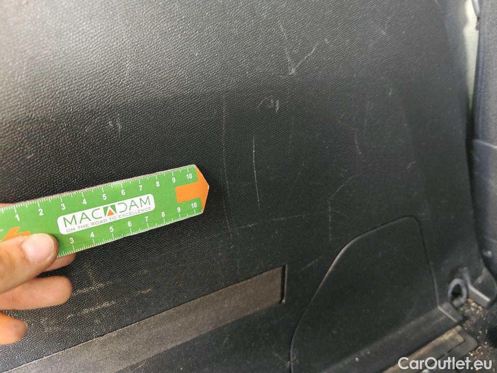  Peugeot  5008 PEUGEOT  / 2020 / 5P / todoterreno 1.5 BlueHDi 96kW S&S GT EAT8 #27