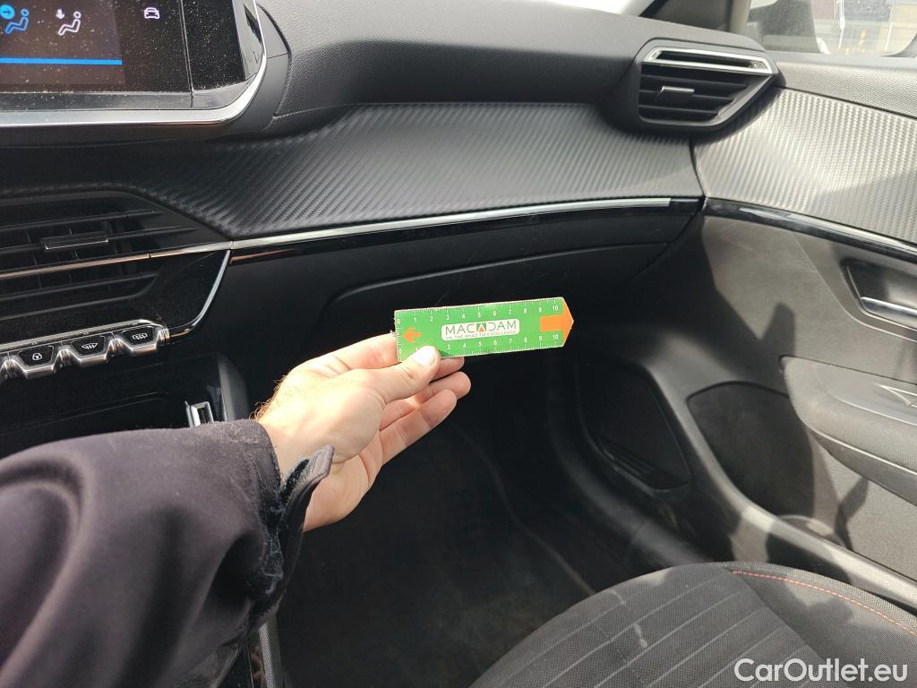  Peugeot  208 PEUGEOT  / 2019 / 5P / berlina con portón BlueHDi 73kW (100CV) Active Pack (AC) #15