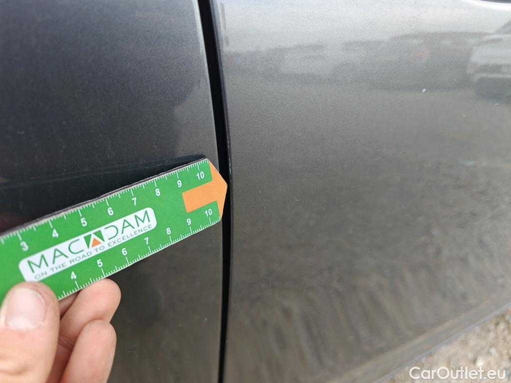  Mercedes  A-Klasse MERCEDES-BENZ Clase A / 2018 / 4P / sedán Sedán A 250 e #33