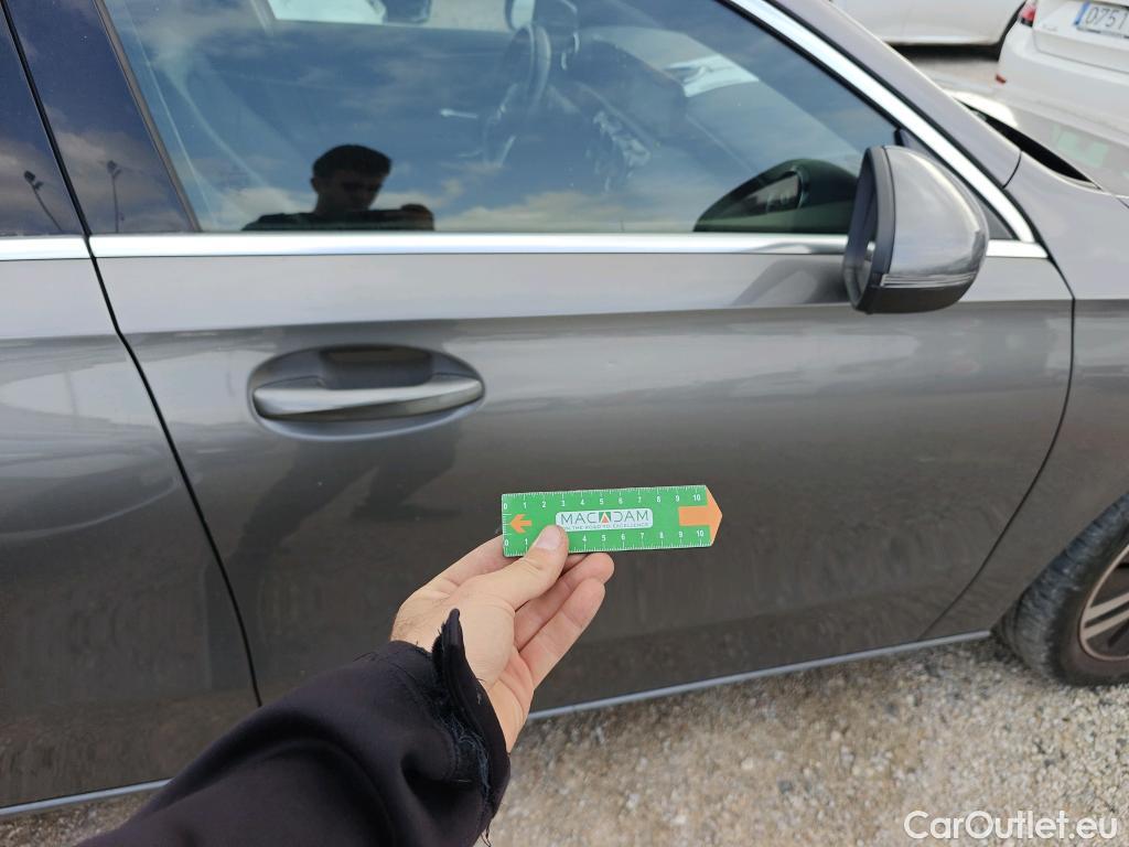  Mercedes  A-Klasse MERCEDES-BENZ Clase A / 2018 / 4P / sedán Sedán A 250 e #32