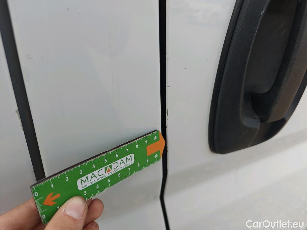  Opel  Movano OPEL  / 2021 / 4P / Furgón Base L2H2 3.5T 2.2 BHDi 88kW #37