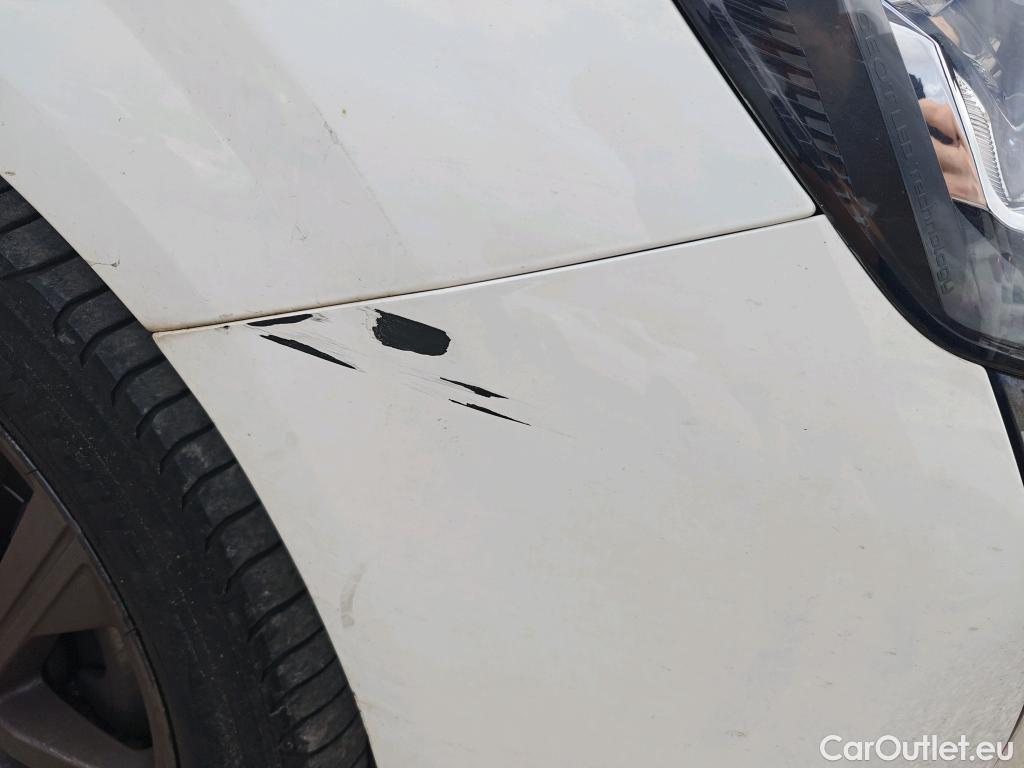  Peugeot  208 PEUGEOT  / 2019 / 5P / berlina con portón BlueHDi 73kW (100CV) Active Pack (AC) #20