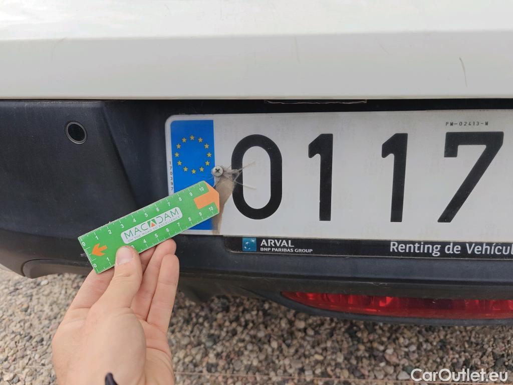  Peugeot  208 PEUGEOT  / 2019 / 5P / berlina con portón BlueHDi 73kW (100CV) Active Pack (AC) #32