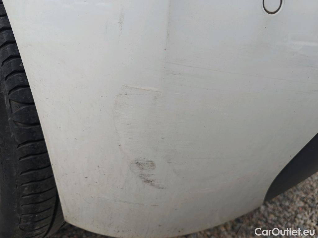  Peugeot  208 PEUGEOT  / 2019 / 5P / berlina con portón BlueHDi 73kW (100CV) Active Pack (AC) #24