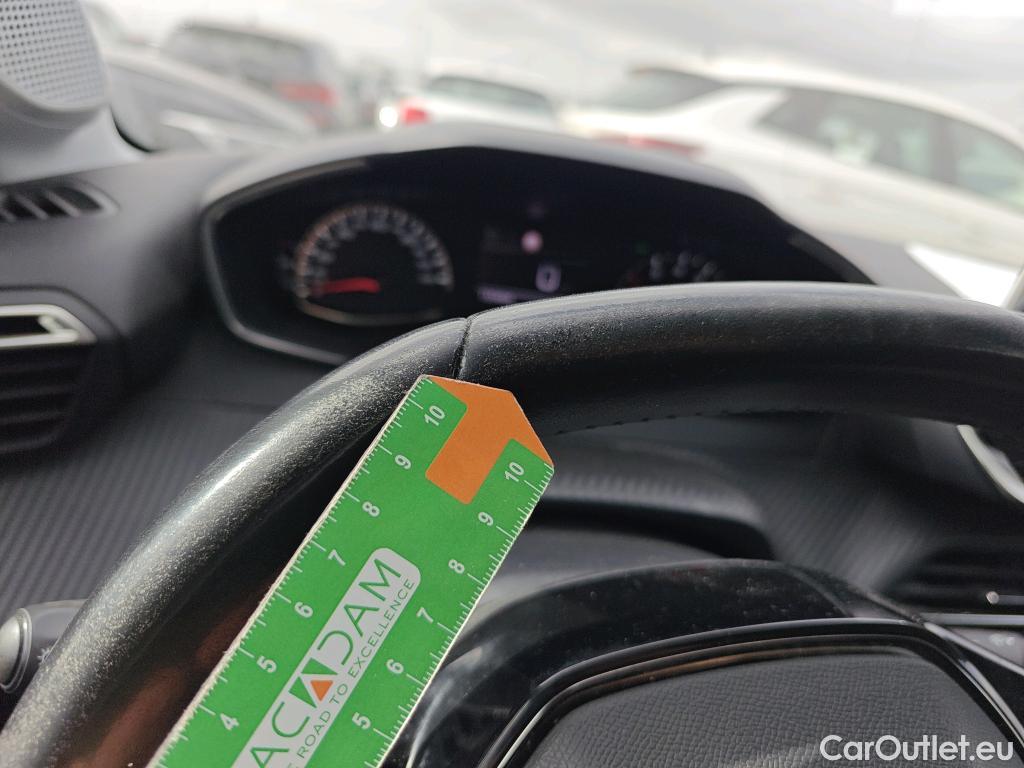  Peugeot  208 PEUGEOT  / 2019 / 5P / berlina con portón BlueHDi 73kW (100CV) Active Pack (AC) #17