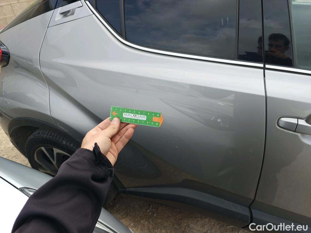  Toyota  C-HR TOYOTA  / 2016 / 5P / todoterreno 1.8 125H Advance (CX) #1