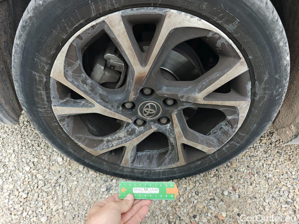  Toyota  C-HR TOYOTA  / 2016 / 5P / todoterreno 1.8 125H Advance (CX) #5