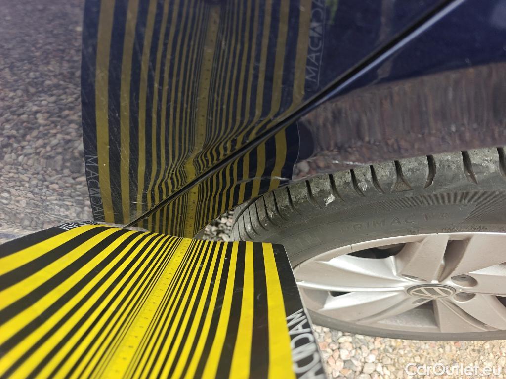  Volkswagen  Golf  VOLKSWAGEN / 2020 / 5P / berlina con portón Life 2.0 TDI 85kW (115CV) #4