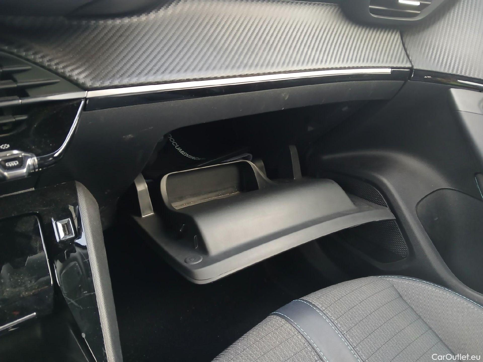  Peugeot  2008 PEUGEOT  / 2019 / 5P / todoterreno Allure Pack Puretech 130 S&S EAT8 (AC) #1