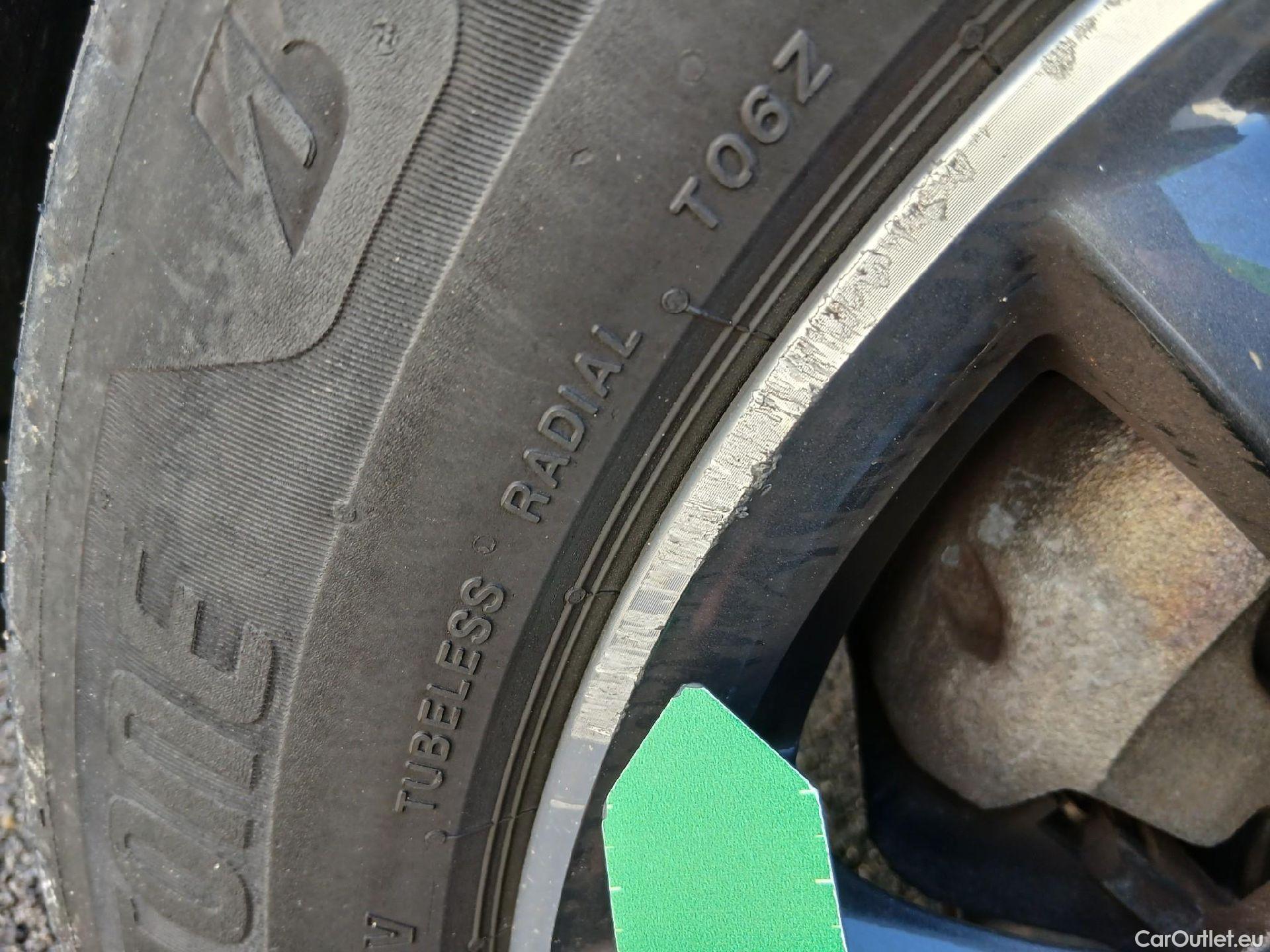  Peugeot  3008 PEUGEOT  Hybrid / 2020 / 5P / todoterreno 225 e-EAT8 Allure #16