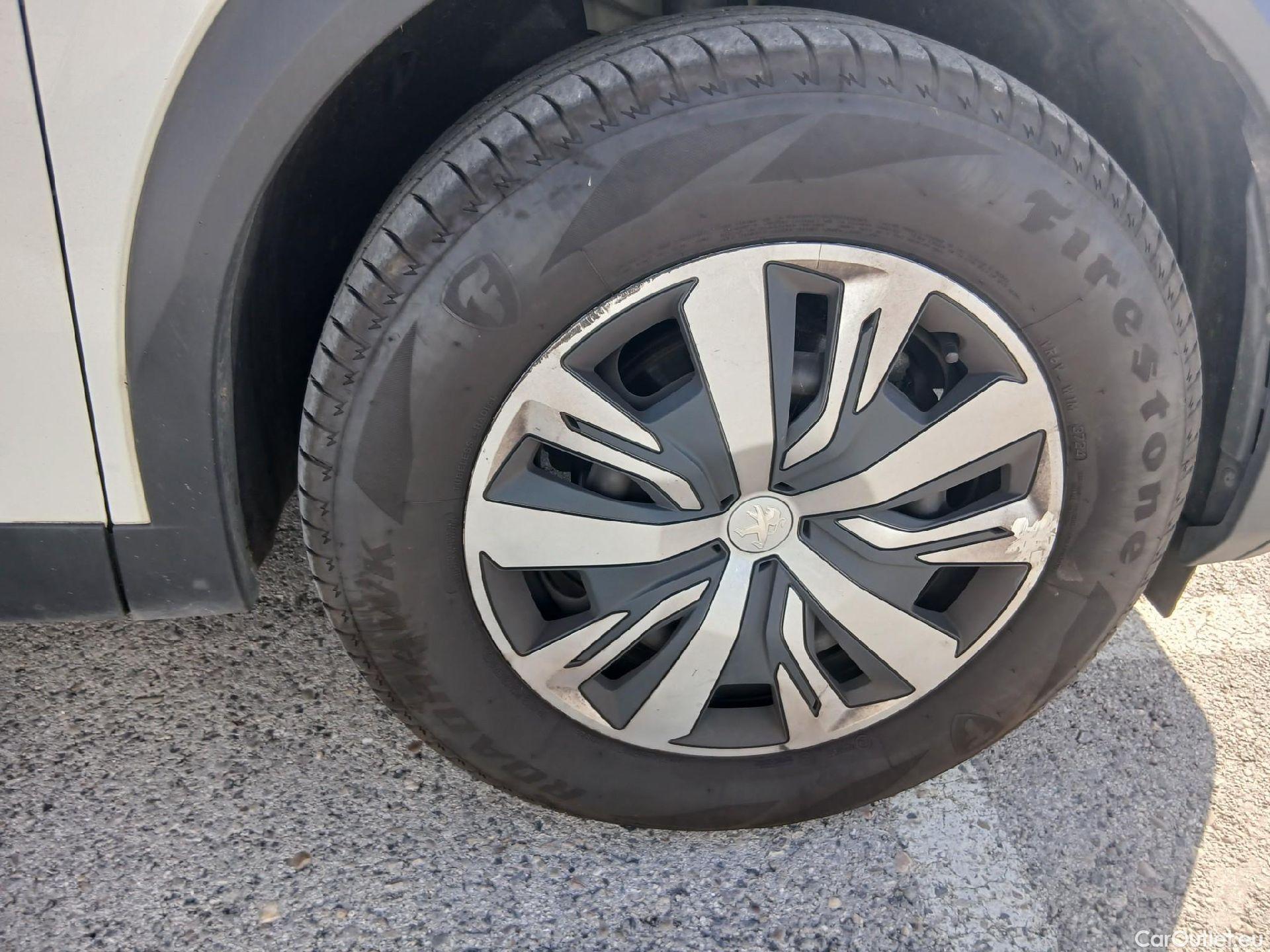  Peugeot  2008 PEUGEOT  / 2019 / 5P / todoterreno Active BlueHDI 81kW (110CV) #26