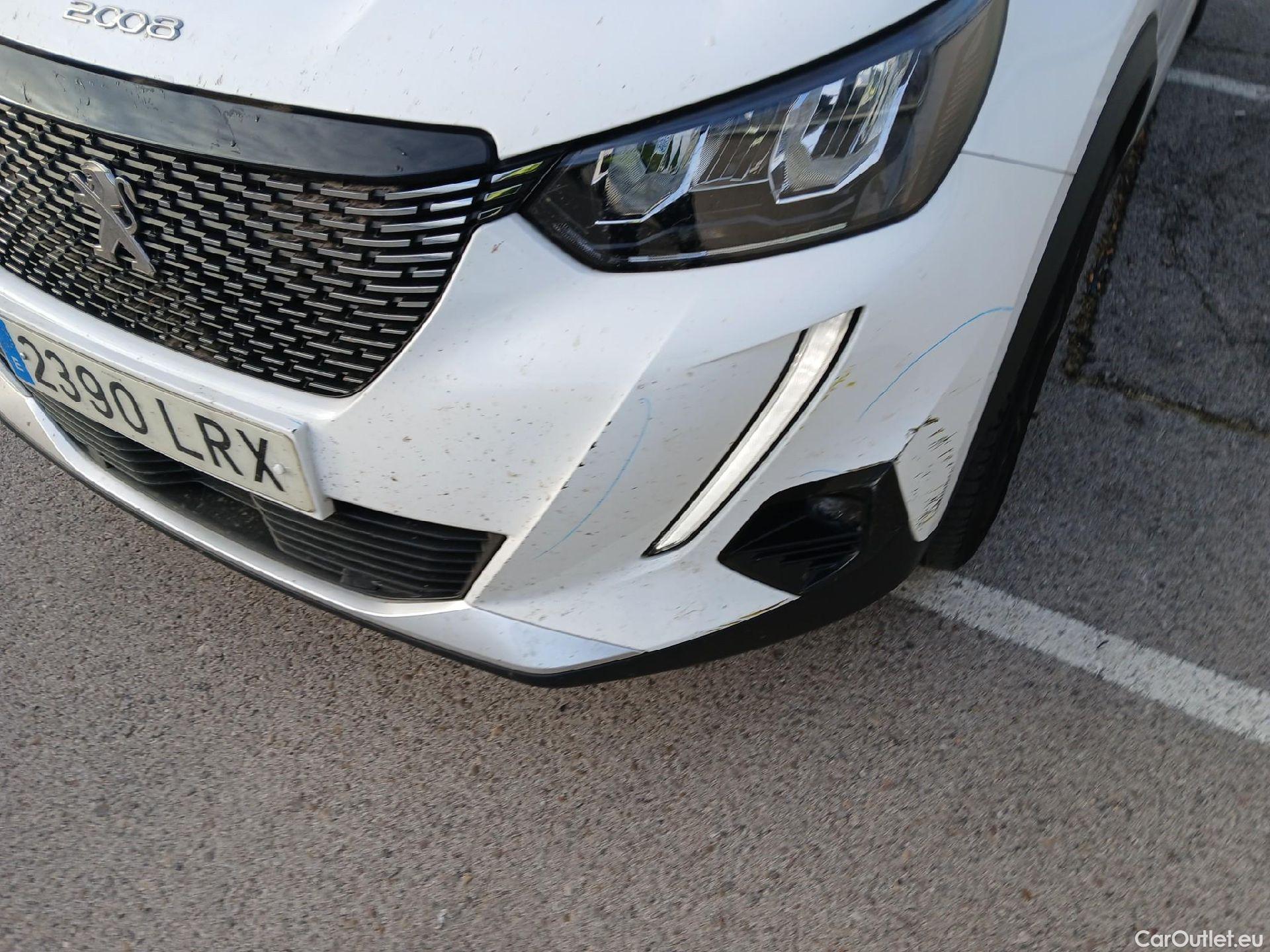  Peugeot  2008 PEUGEOT  / 2019 / 5P / todoterreno Allure Pack Puretech 130 S&S EAT8 (AC) #13