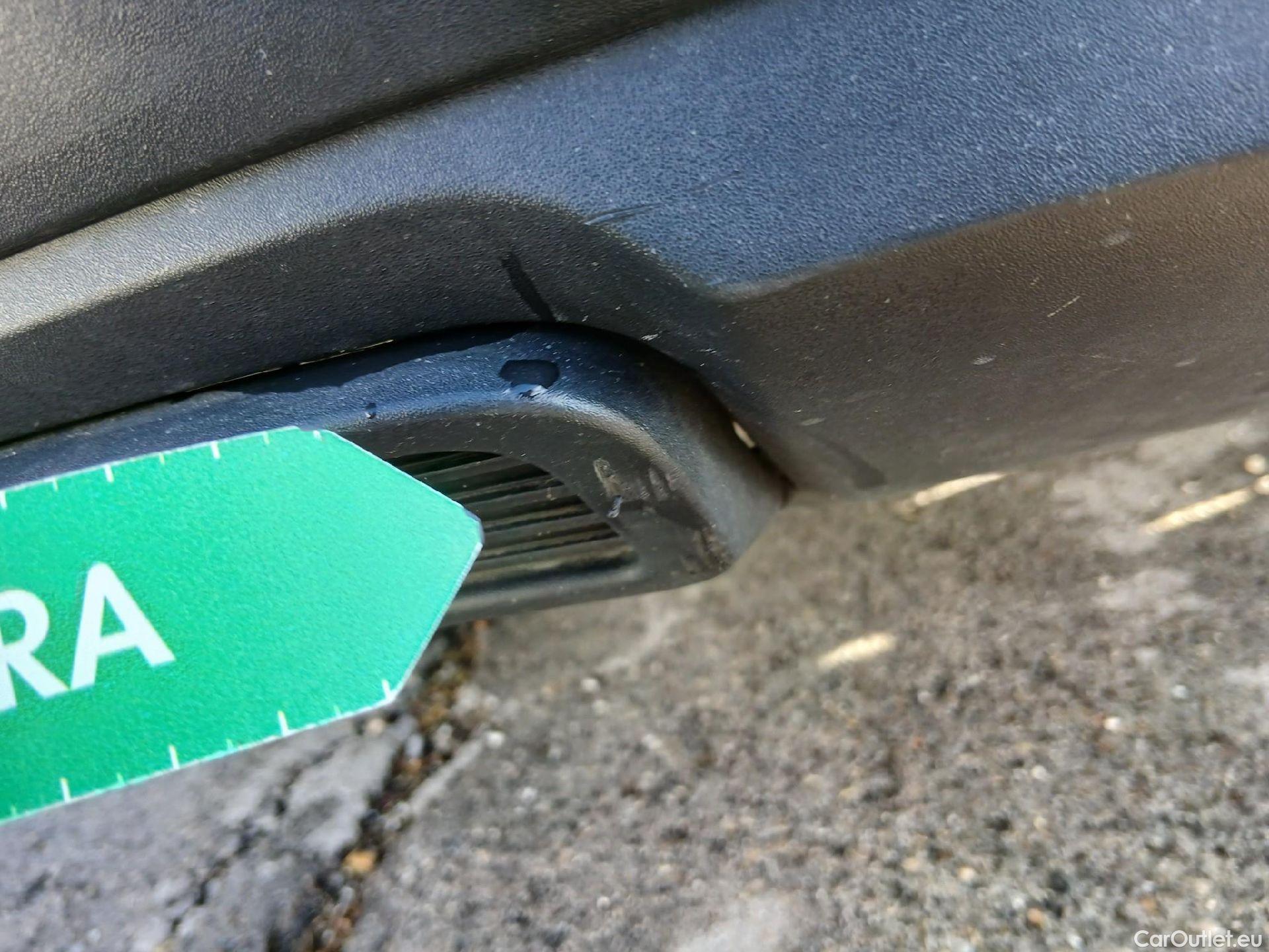  Peugeot  3008 PEUGEOT  Hybrid / 2020 / 5P / todoterreno 225 e-EAT8 Allure #32